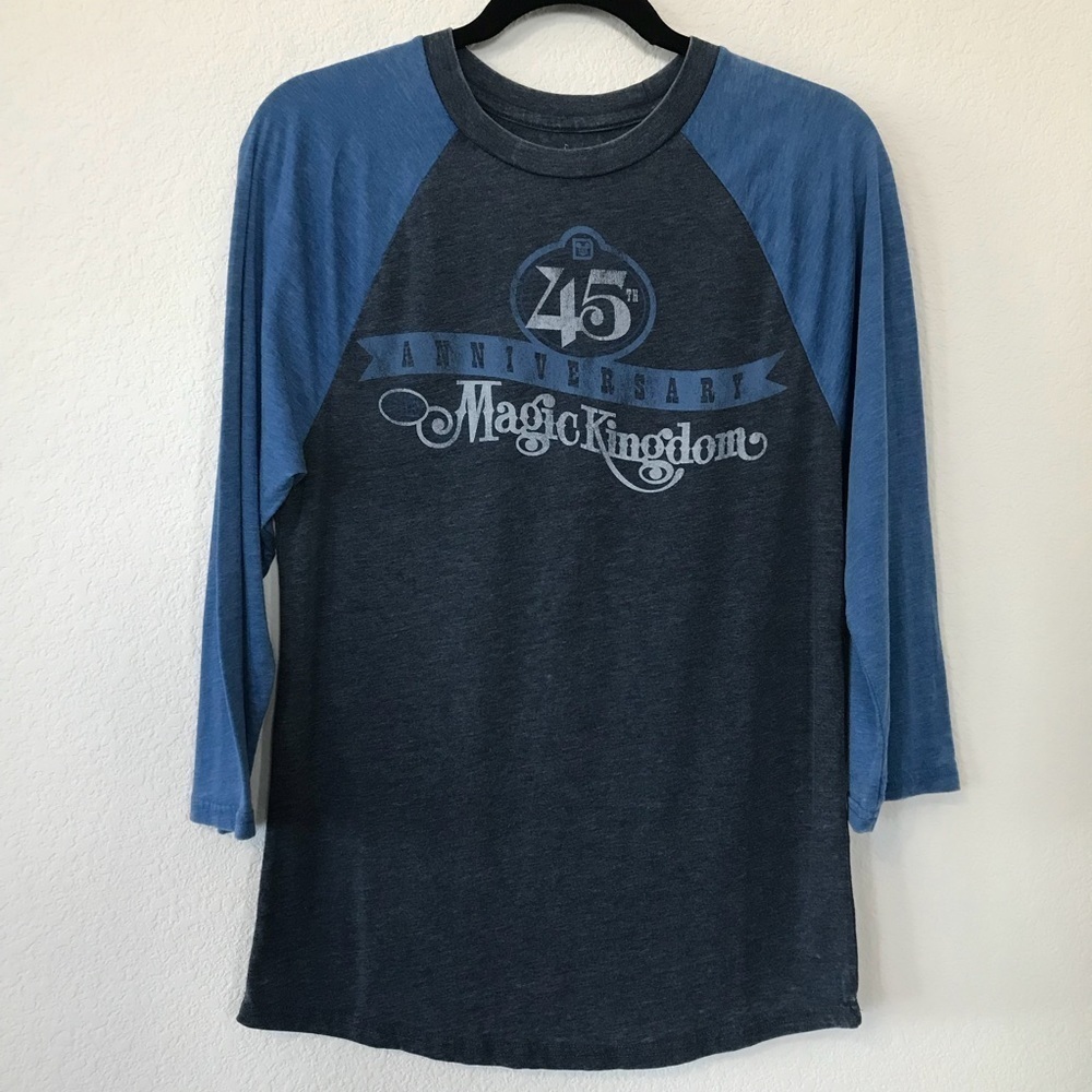 Disney Parks Unisex Magic Kingdom shirt sz Small